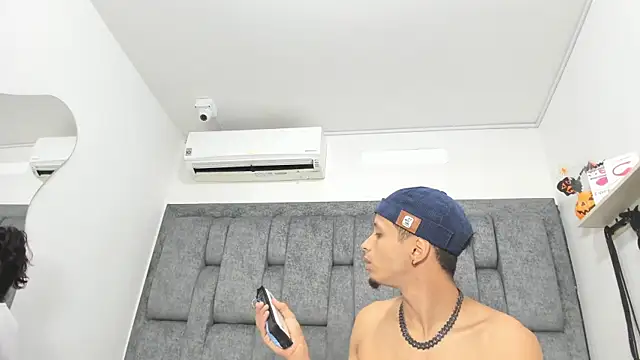 DamianandEva online show from December 1, 1:01 pm