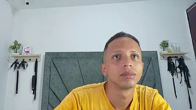 Snapshot of DamianandEva chatting on July 6, 12:45 pm DamianandEva online show from July 6, 12:45 pm