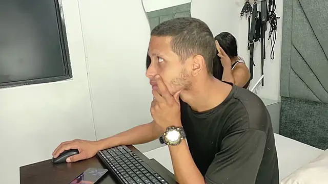 Snapshot of DamianandEva chatting on June 20, 12:32 pm DamianandEva online show from June 20, 12:32 pm