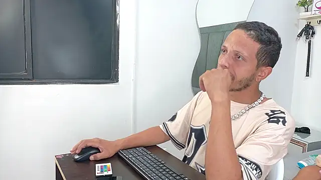 Snapshot of DamianandEva chatting on July 1, 12:49 pm DamianandEva online show from July 1, 12:49 pm