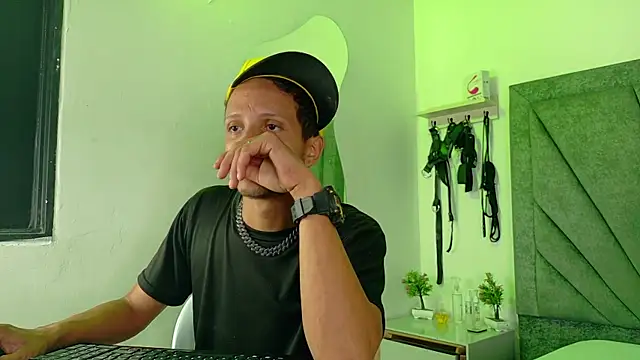 Snapshot of DamianandEva chatting on May 16, 12:59 pm DamianandEva online show from May 16, 12:59 pm