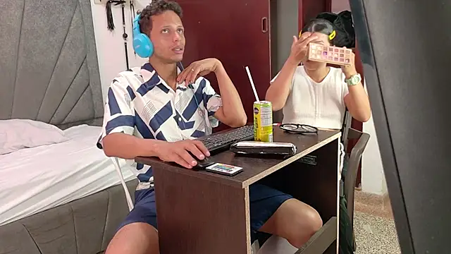 Snapshot of DamianandEva chatting on May 11, 1:01 pm DamianandEva online show from May 11, 1:01 pm