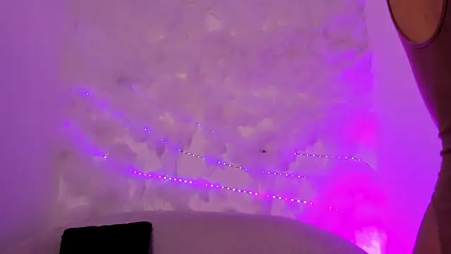 Snapshot of Liah_Miller chatting on November 18, 12:19 pm Liah Miller online show from November 18, 12:19 pm