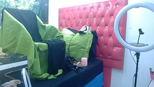 Snapshot of Lucile_Carrie chatting on June 29, 10:15 am Lucile Carrie online show from June 29, 10:15 am