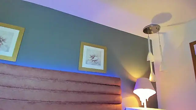 Snapshot of RavynRouge_ chatting on January 6, 3:05 pm RavynRouge online show from January 6, 3:05 pm