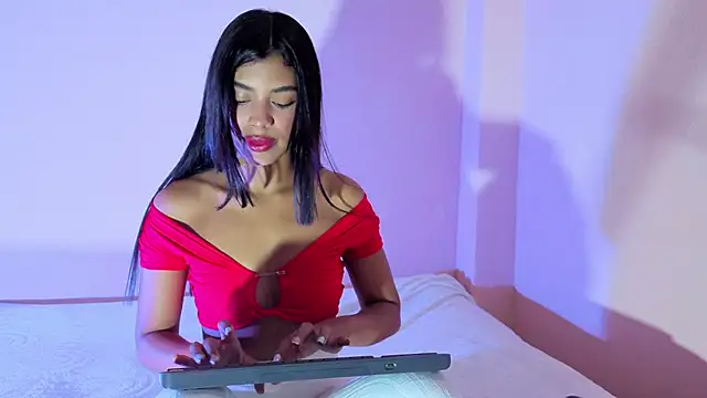 Snapshot of MelissaLuxx chatting on November 18, 11:13 am MelissaLuxx online show from November 18, 11:13 am