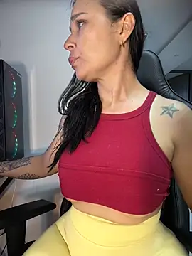 Snapshot of Natural_BIGASS_Nina chatting on June 9, 10:11 pm Natural BIGASS Nina online show from June 9, 10:11 pm