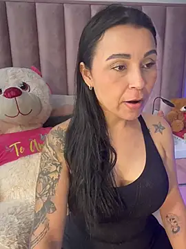 Snapshot of Natural_BIGASS_Nina chatting on June 30, 8:09 pm Natural BIGASS Nina online show from June 30, 8:09 pm
