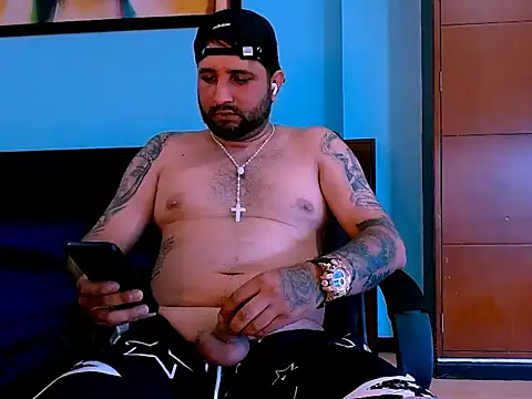 Snapshot of IzanFuego chatting on November 3, 8:01 pm IzanFuego online show from November 3, 8:01 pm