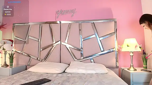 kittyblooms online show from January 6, 3:27 pm