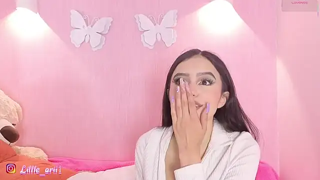 Little arii online show from May 15, 7:01 pm