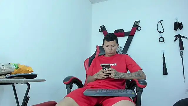 Steven19 LatinBoy online show from November 7, 11:48 am