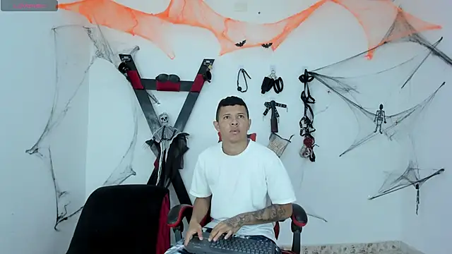 Snapshot of Steven19_LatinBoy chatting on October 30, 12:03 pm Steven19 LatinBoy online show from October 30, 12:03 pm