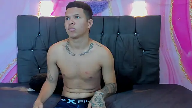 Steven19 LatinBoy online show from December 3, 2:16 pm