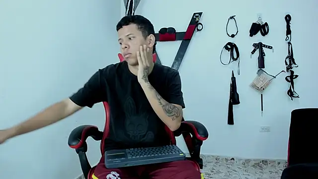 Steven19 LatinBoy online show from November 5, 11:46 am