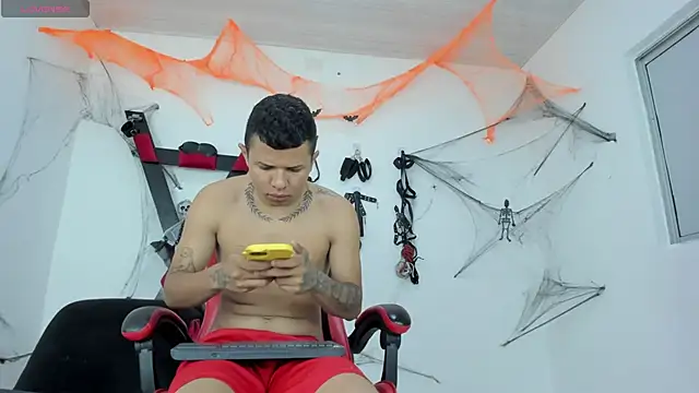 Steven19 LatinBoy online show from October 31, 12:02 pm