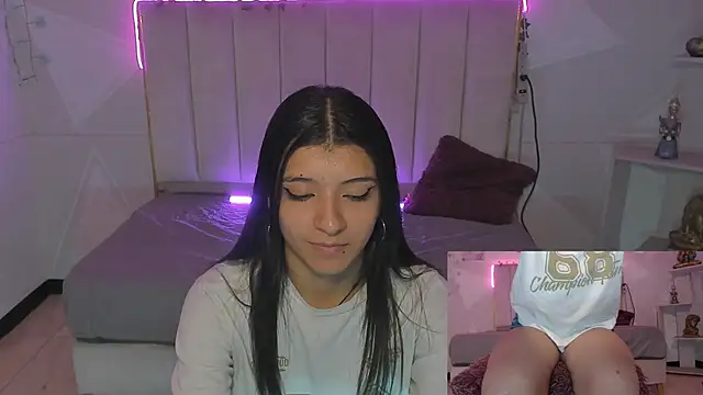 Snapshot of Chloe_fooster chatting on October 30, 11:12 pm Chloe fooster online show from October 30, 11:12 pm