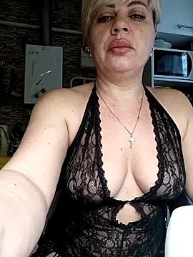 Snapshot of MilkySky chatting on February 3, 6:33 am MilkySky online show from February 3, 6:33 am