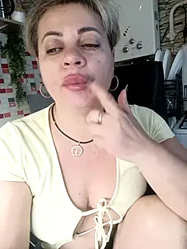 Snapshot of MilkySky chatting on December 21, 7:43 am MilkySky online show from December 21, 7:43 am