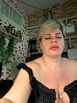 Snapshot of MilkySky chatting on May 28, 8:11 am MilkySky online show from May 28, 8:11 am