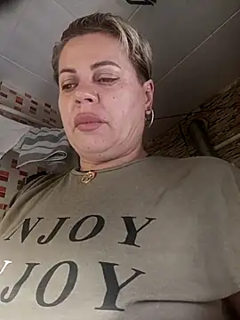 Snapshot of MilkySky chatting on December 22, 8:42 pm MilkySky online show from December 22, 8:42 pm