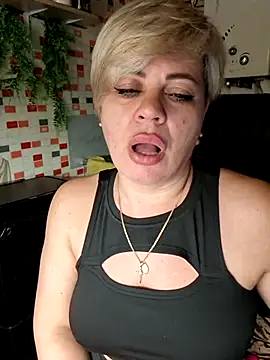 Snapshot of MilkySky chatting on February 24, 12:22 am MilkySky online show from February 24, 12:22 am