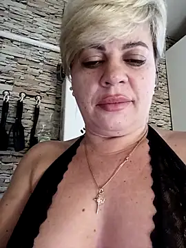 Snapshot of MilkySky chatting on February 3, 6:51 am MilkySky online show from February 3, 6:51 am