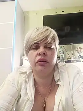 Snapshot of MilkySky chatting on February 15, 8:41 pm MilkySky online show from February 15, 8:41 pm