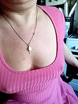 Snapshot of MilkySky chatting on February 10, 9:41 am MilkySky online show from February 10, 9:41 am