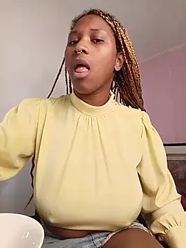 Snapshot of EvonyFoxxx chatting on July 5, 1:10 am EvonyFoxxx online show from July 5, 1:10 am