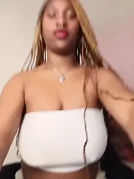 Snapshot of EvonyFoxxx chatting on June 15, 11:48 pm EvonyFoxxx online show from June 15, 11:48 pm