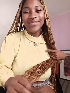 Snapshot of EvonyFoxxx chatting on July 5, 4:19 am EvonyFoxxx online show from July 5, 4:19 am
