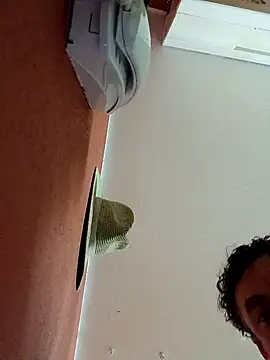 Snapshot of pino870 chatting on February 27, 11:04 pm pino870 online show from February 27, 11:04 pm