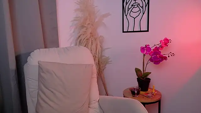 SeleneNova online show from April 10, 4:14 pm