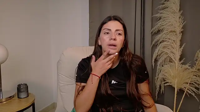 Snapshot of SeleneNova chatting on May 21, 3:31 pm SeleneNova online show from May 21, 3:31 pm
