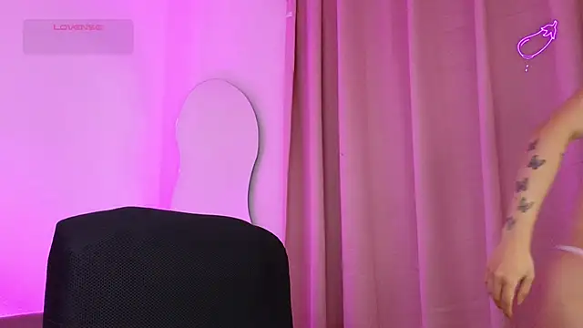 Snapshot of BabyLauritaa chatting on December 21, 1:08 am BabyLauritaa online show from December 21, 1:08 am