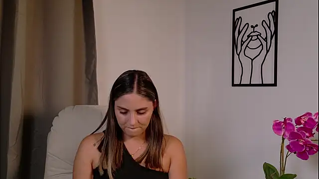 VictoriaNova  online show from February 9, 9:02 pm