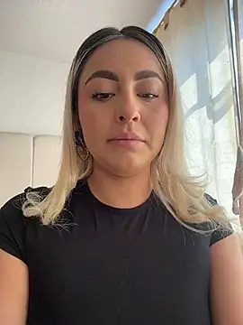 Elina Hills online show from March 4, 2:36 pm