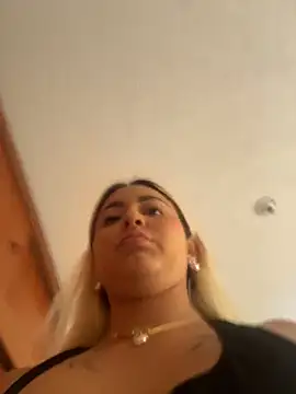 Snapshot of Elina_Hills chatting on January 16, 5:28 pm Elina Hills online show from January 16, 5:28 pm