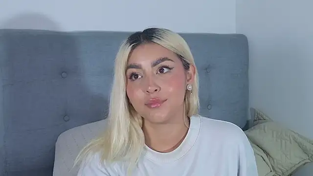 Elina Hills online show from December 4, 2:05 pm