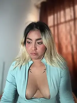 Elina Hills online show from April 8, 6:09 pm