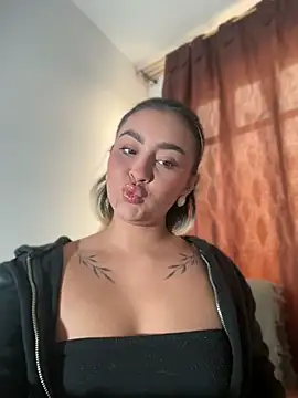 Elina Hills online show from April 13, 6:56 pm