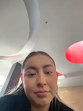 Elina Hills online show from March 19, 6:52 pm