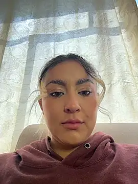 Elina Hills online show from March 24, 2:39 pm