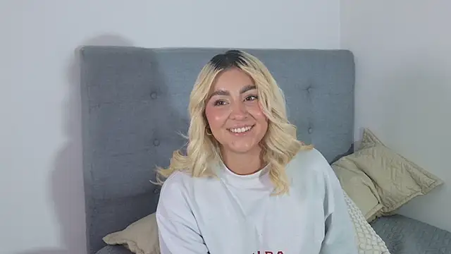 Elina Hills online show from December 3, 2:16 pm