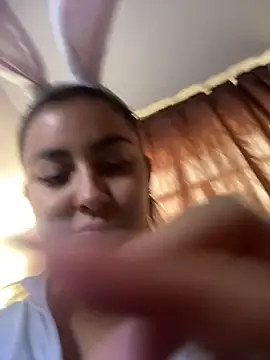 Elina Hills online show from April 3, 7:31 pm