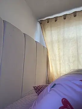 Elina Hills online show from December 20, 5:05 pm