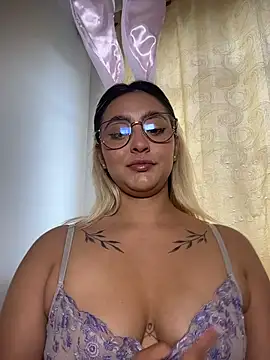 Elina Hills online show from March 31, 6:21 pm