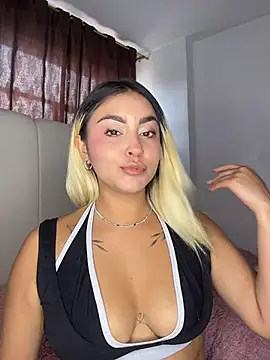 Elina Hills online show from May 4, 7:06 pm