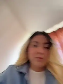 Elina Hills online show from May 5, 5:38 pm